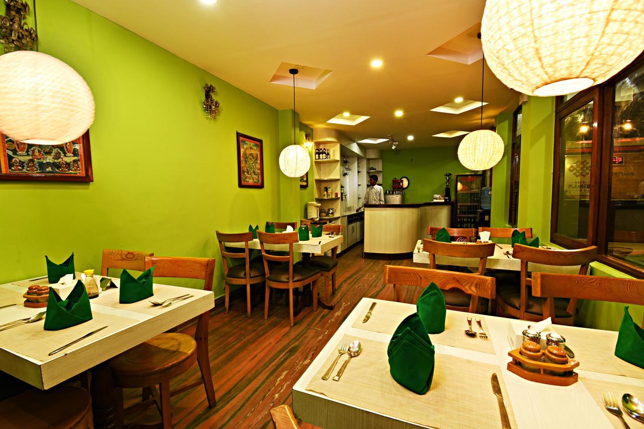 Hotel Pleasure Home Kathmandu Bagian luar foto