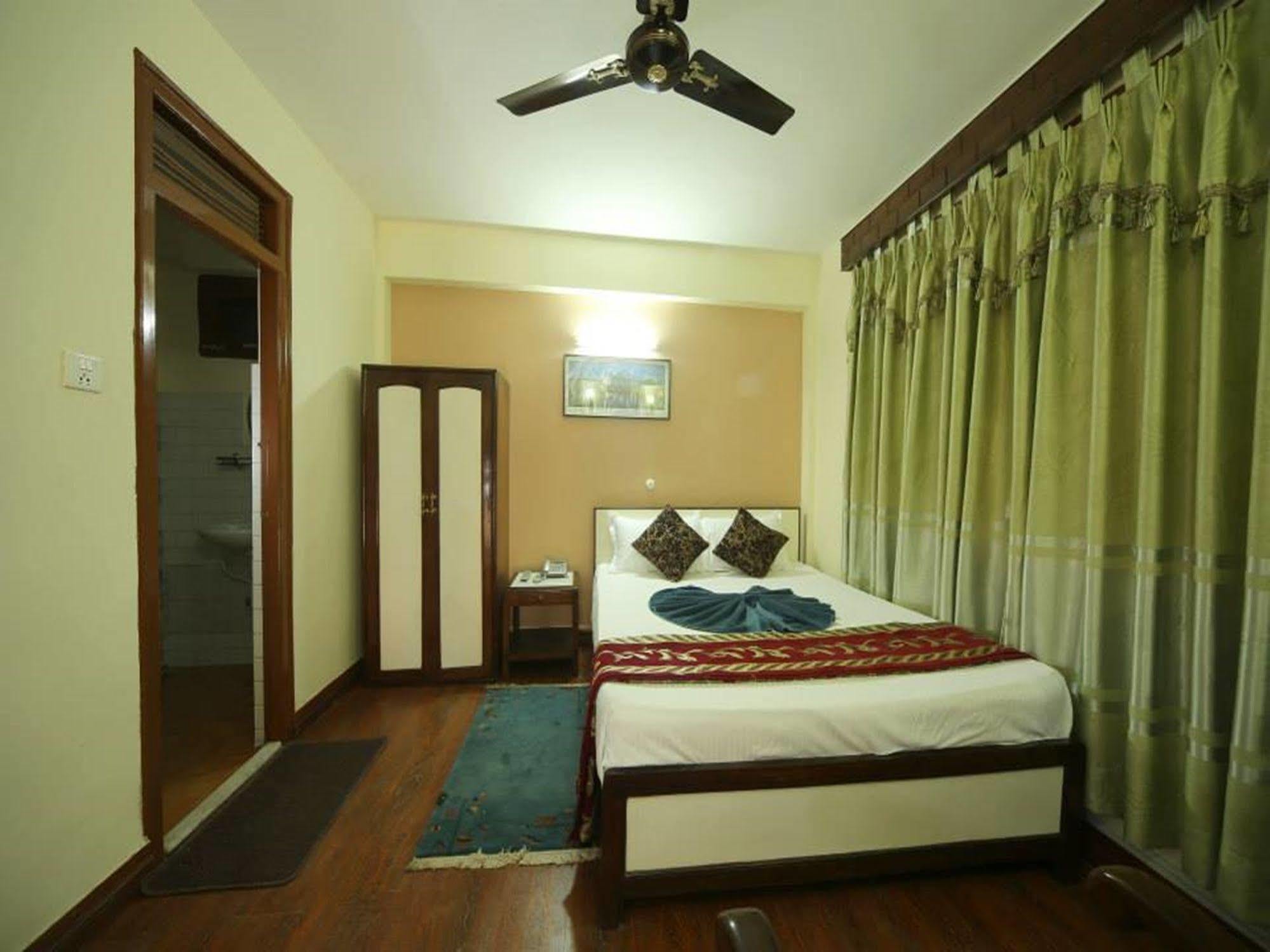 Hotel Pleasure Home Kathmandu Bagian luar foto