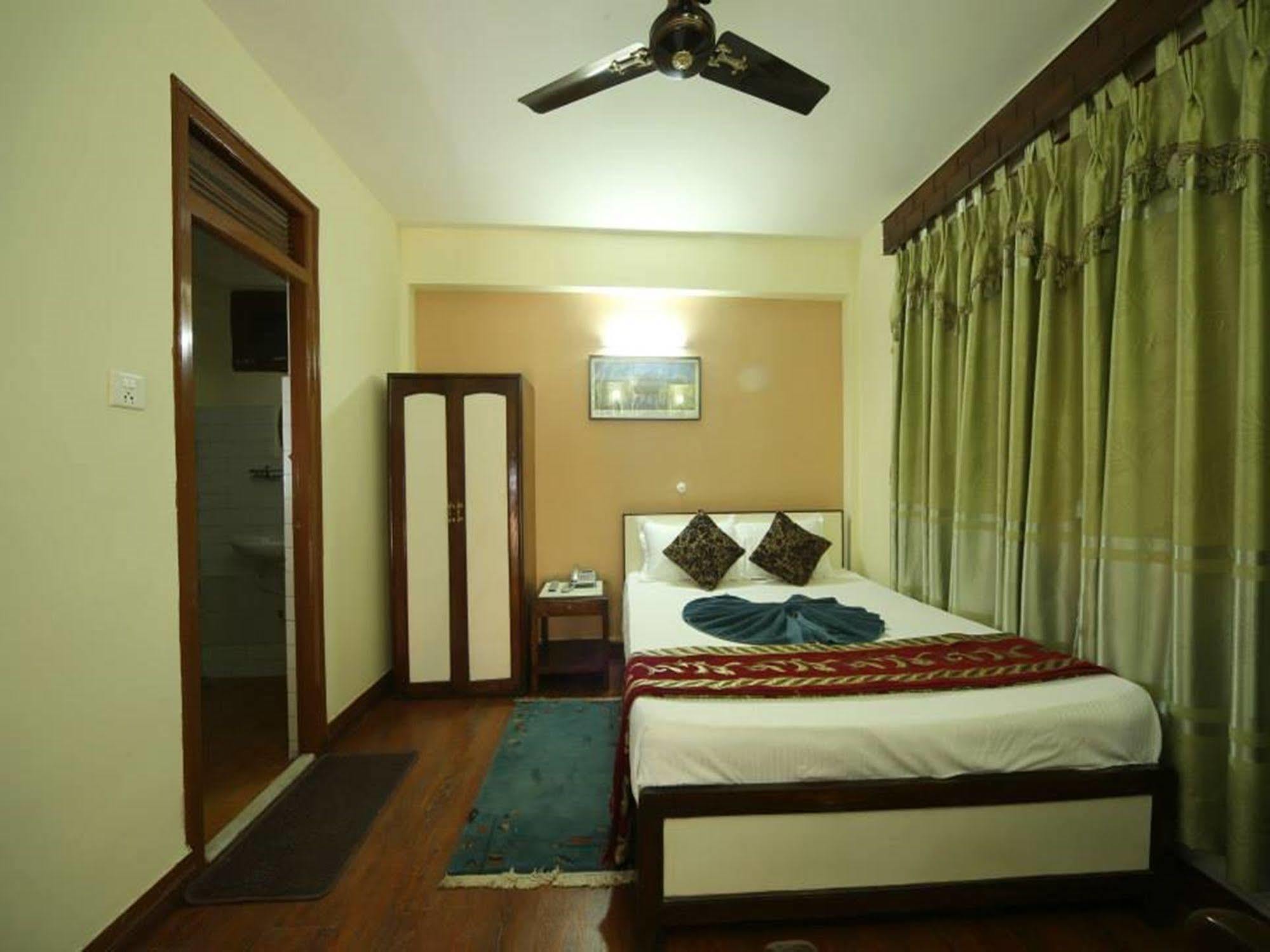 Hotel Pleasure Home Kathmandu Bagian luar foto