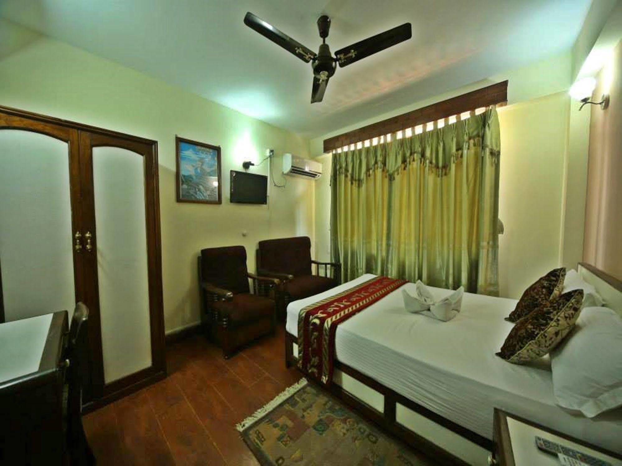 Hotel Pleasure Home Kathmandu Bagian luar foto