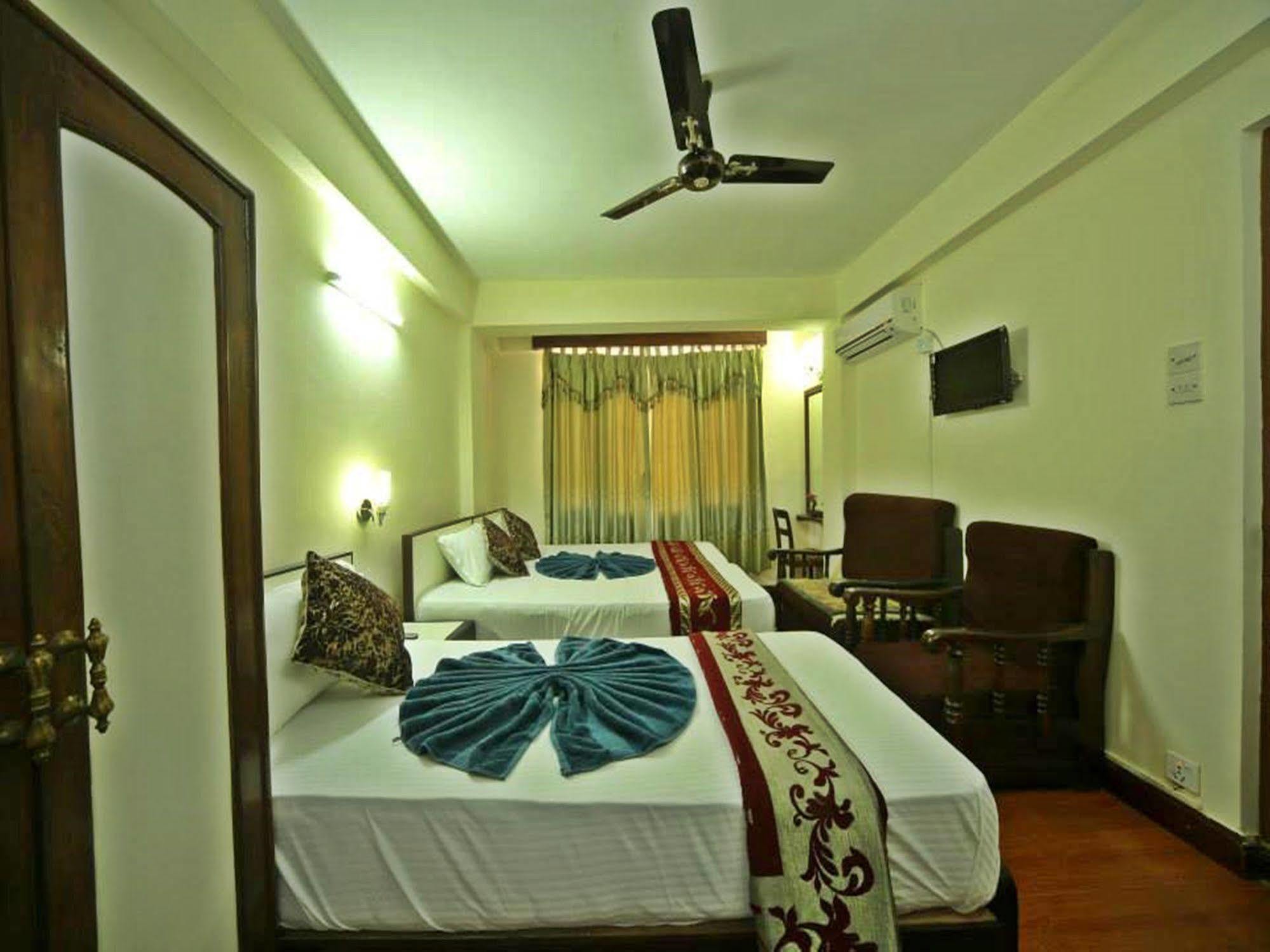 Hotel Pleasure Home Kathmandu Bagian luar foto