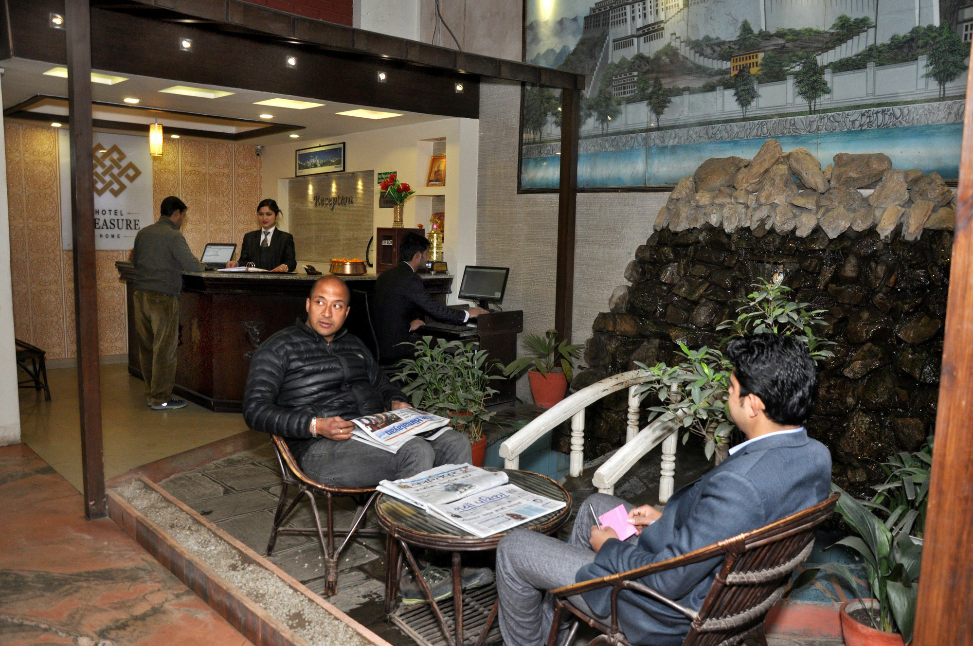 Hotel Pleasure Home Kathmandu Bagian luar foto